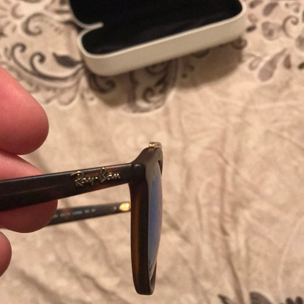 Sunglasses - Picture 5 of 8